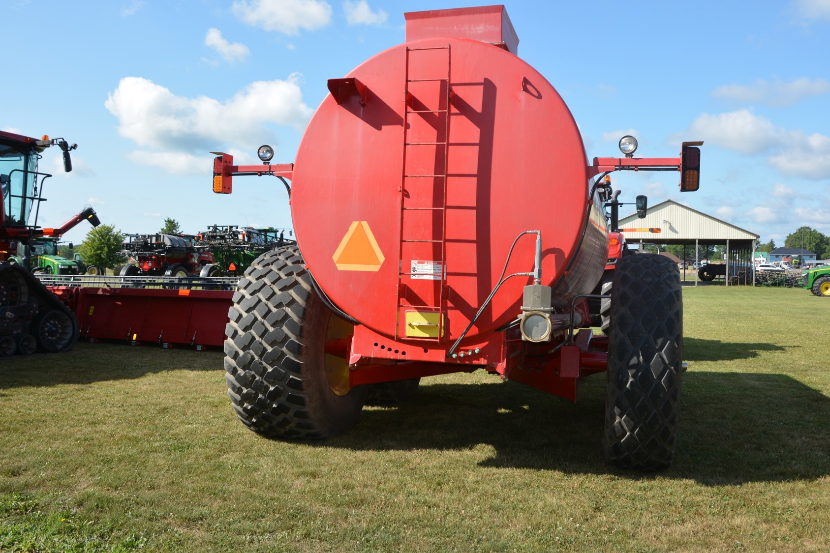 unit-e40-nuhn-tandem-5000-manure-tanker-w-30-5lr32-bias-vs-480-80r38